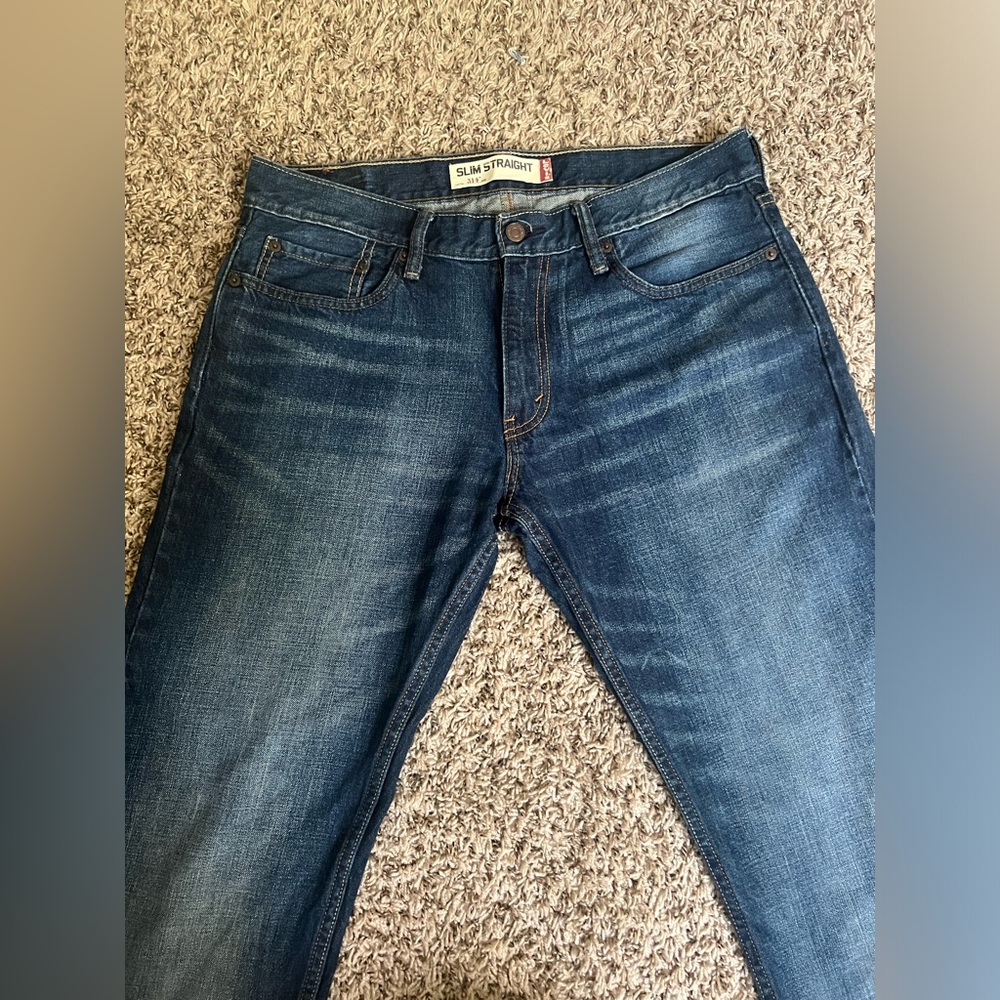 LEVI'S jeans. Size w33-L34